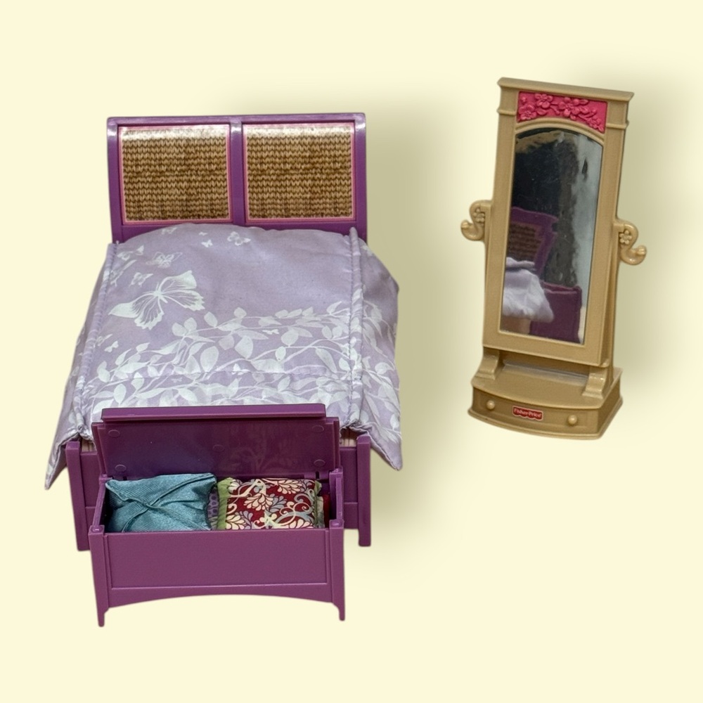 Fisher-Price Loving Family Dollhouse Double Bed for Parents Bedroom Trunk Mirror